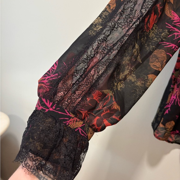 RW&CO. Floral and lace - Ruffled Blouse - XL - Picture 3 of 5